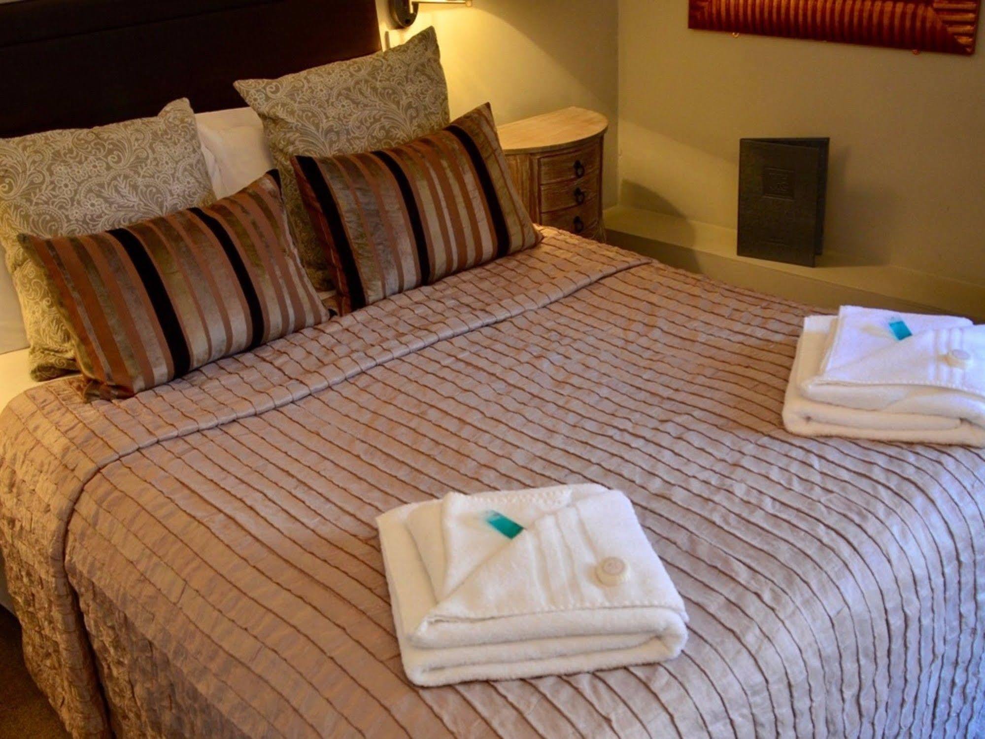 Hotel White Horse & Griffin à Whitby Extérieur photo